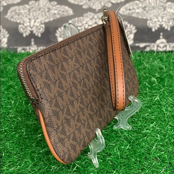 Michael Kors Jet Set Travel Large Top Zip Wristlet - Picture 6 of 16